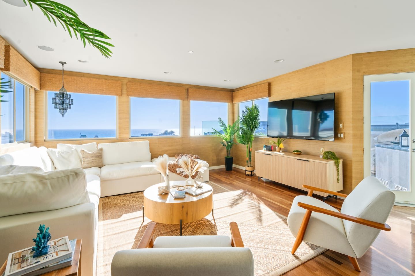 Sunny Home by the Beach interior