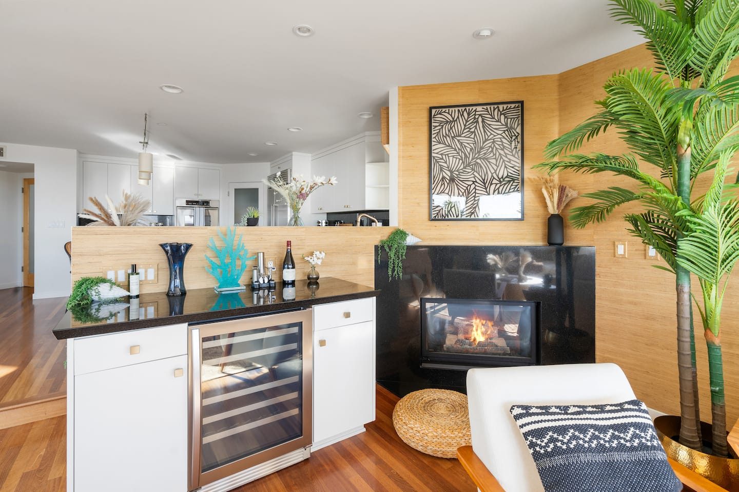 Sunny Home by the Beach interior