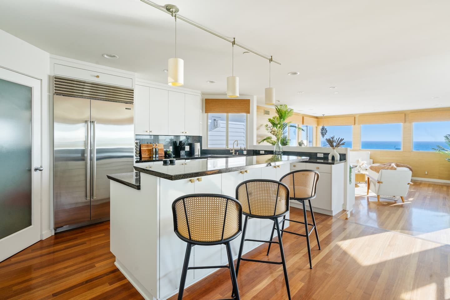 Sunny Home by the Beach interior